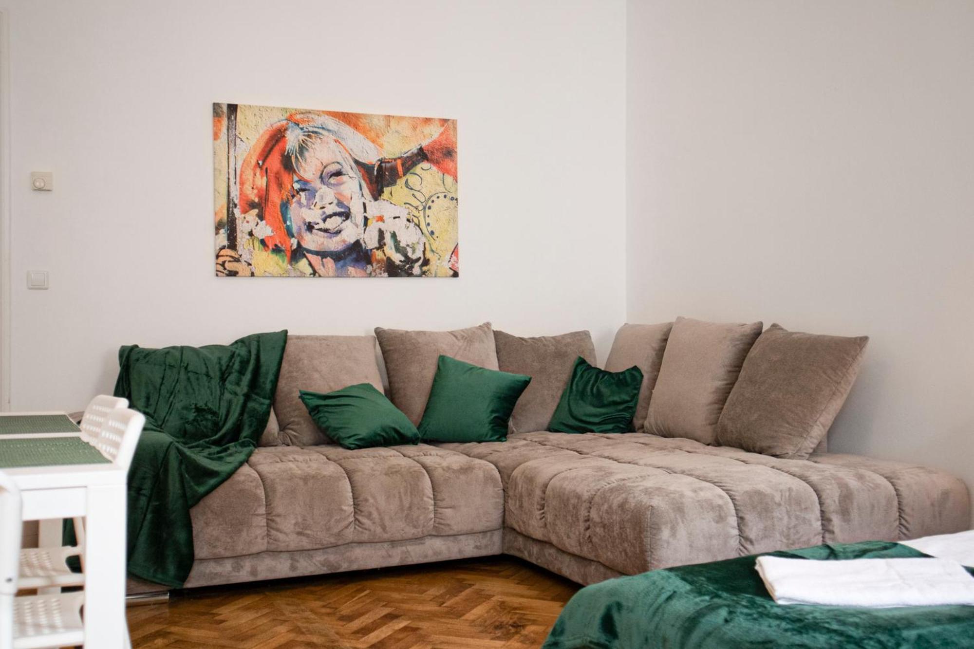 Prime Location & Peaceful Shared 2 Bedroom Apt With Backyard Vienna Esterno foto